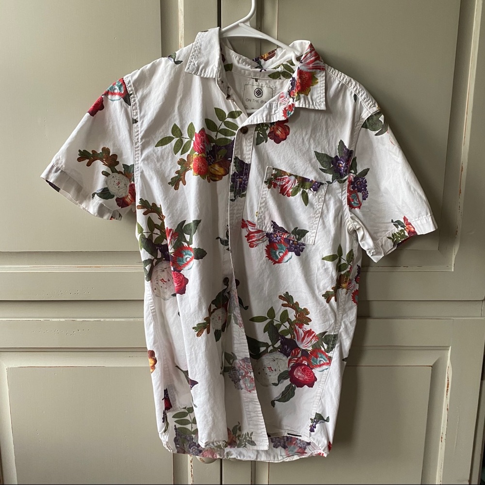 on the byas hawaiian shirt men’s small